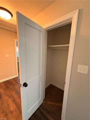84 Madison LN N, Newport News, VA 23606