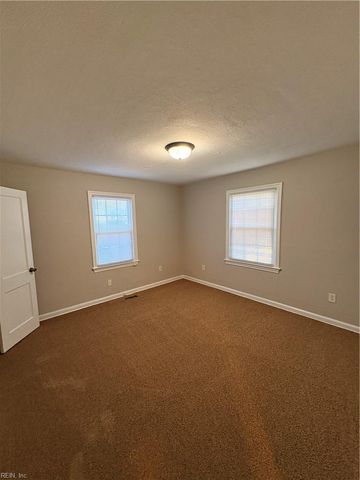 84 Madison LN N, Newport News, VA 23606