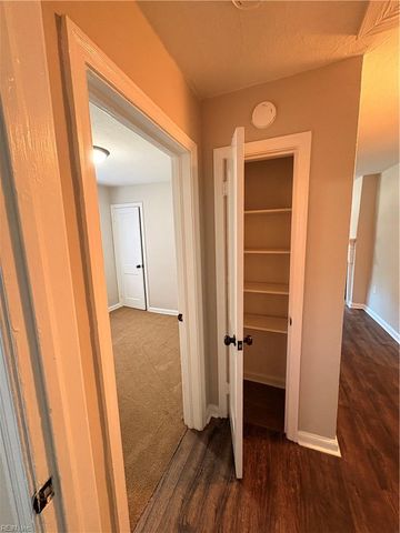 84 Madison LN N, Newport News, VA 23606