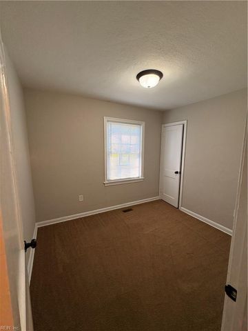 84 Madison LN N, Newport News, VA 23606