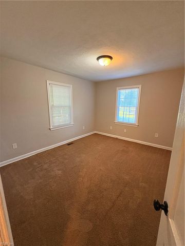 84 Madison LN N, Newport News, VA 23606