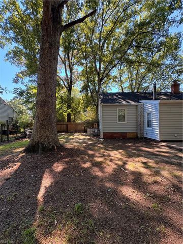 84 Madison LN N, Newport News, VA 23606