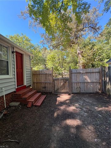 84 Madison LN N, Newport News, VA 23606