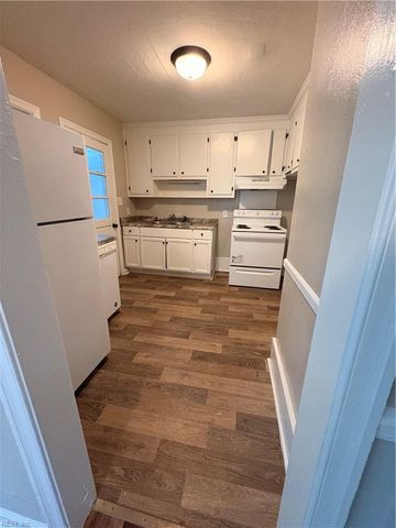 84 Madison LN N, Newport News, VA 23606