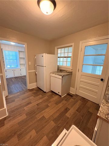 84 Madison LN N, Newport News, VA 23606