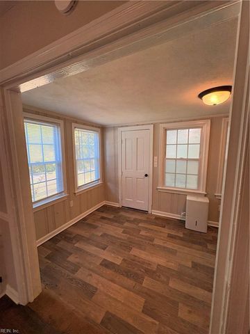 84 Madison LN N, Newport News, VA 23606