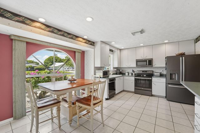 902 Egret Avenue, Fort Pierce, FL 34982