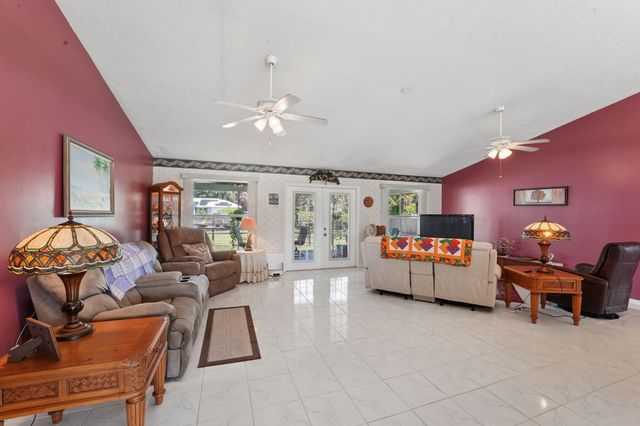 902 Egret Avenue, Fort Pierce, FL 34982