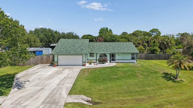 902 Egret Avenue, Fort Pierce, FL 34982