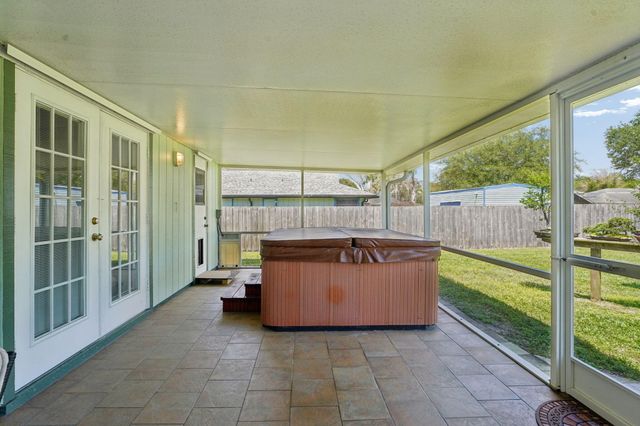 902 Egret Avenue, Fort Pierce, FL 34982