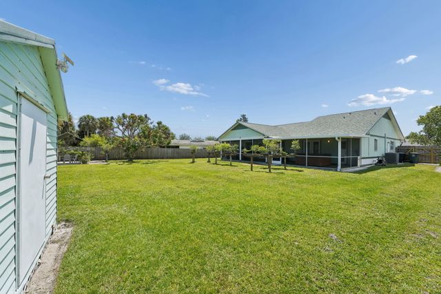 902 Egret Avenue, Fort Pierce, FL 34982