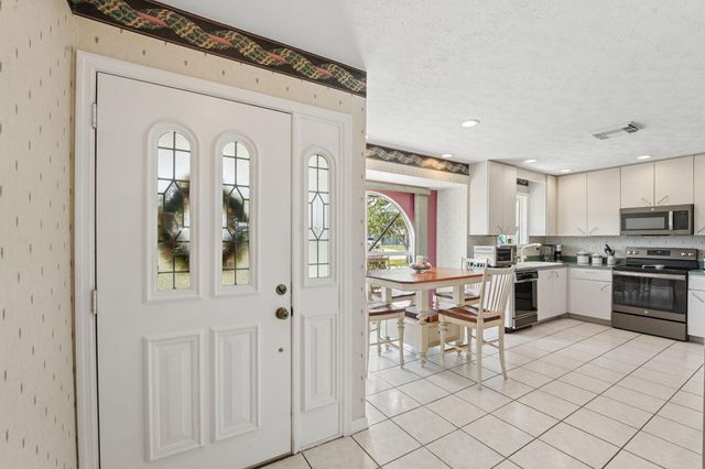 902 Egret Avenue, Fort Pierce, FL 34982