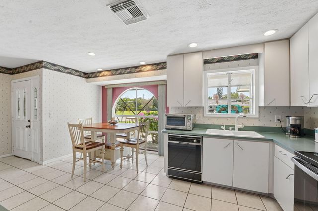 902 Egret Avenue, Fort Pierce, FL 34982