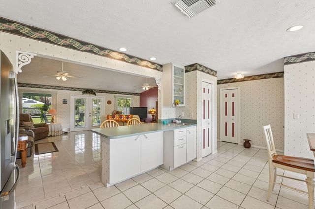 902 Egret Avenue, Fort Pierce, FL 34982