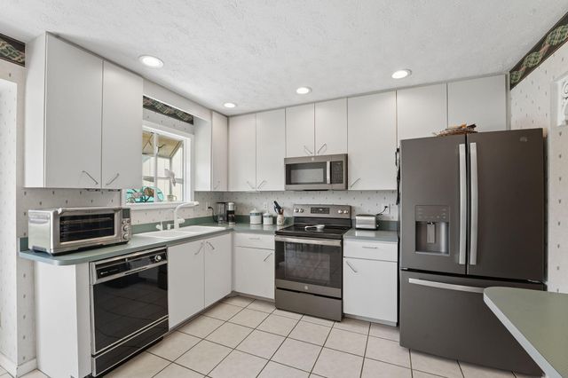 902 Egret Avenue, Fort Pierce, FL 34982