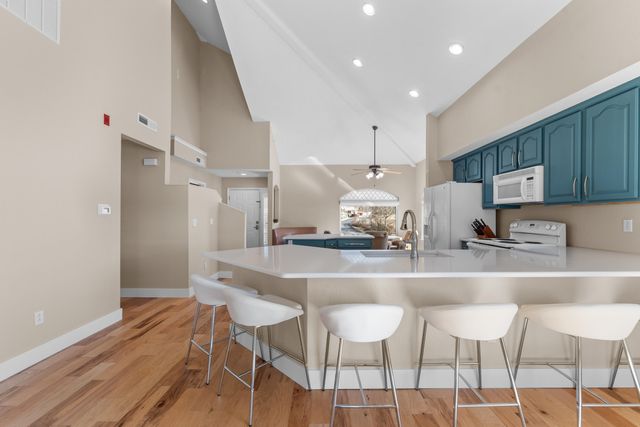 680 Emerald Pointe Drive 7, Hollister, MO 65672