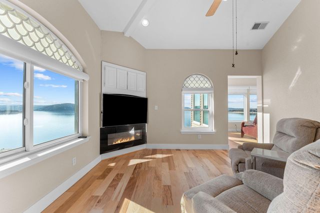 680 Emerald Pointe Drive 7, Hollister, MO 65672