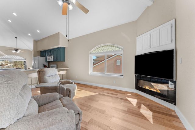 680 Emerald Pointe Drive 7, Hollister, MO 65672