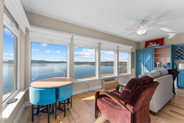 680 Emerald Pointe Drive 7, Hollister, MO 65672