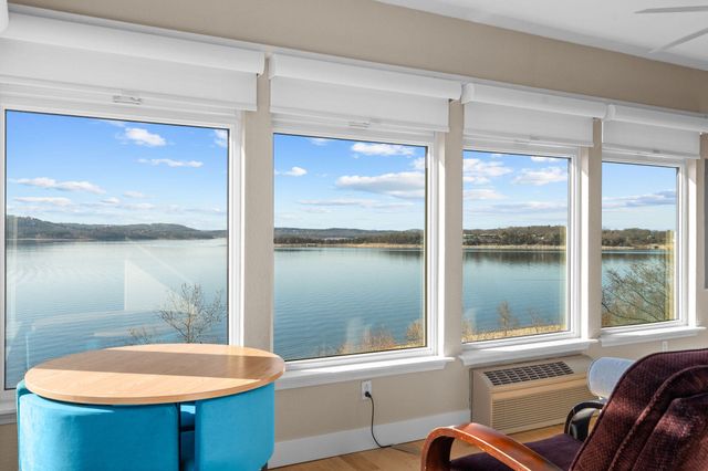 680 Emerald Pointe Drive 7, Hollister, MO 65672