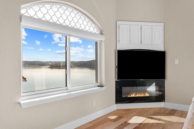 680 Emerald Pointe Drive 7, Hollister, MO 65672