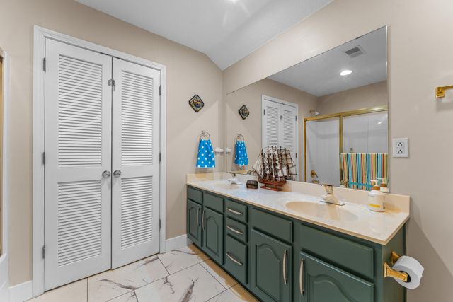 680 Emerald Pointe Drive 7, Hollister, MO 65672