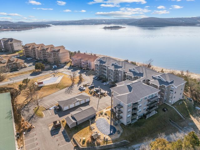 680 Emerald Pointe Drive 7, Hollister, MO 65672