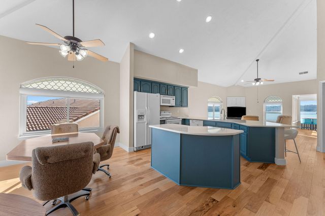 680 Emerald Pointe Drive 7, Hollister, MO 65672