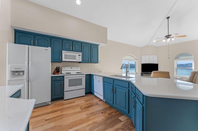 680 Emerald Pointe Drive 7, Hollister, MO 65672