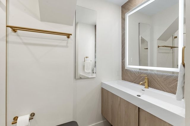 382 Commonwealth Ave 24, Boston, MA 02215