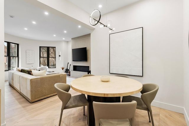 382 Commonwealth Ave 24, Boston, MA 02215