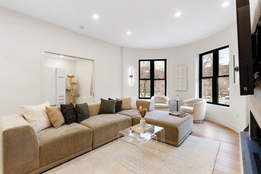 382 Commonwealth Ave 24, Boston, MA 02215