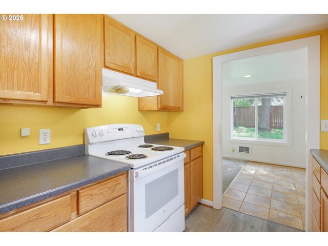 865 W 28TH Ave, Eugene, OR 97405