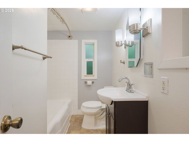 865 W 28TH Ave, Eugene, OR 97405