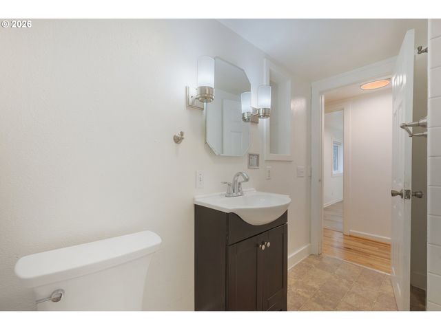 865 W 28TH Ave, Eugene, OR 97405