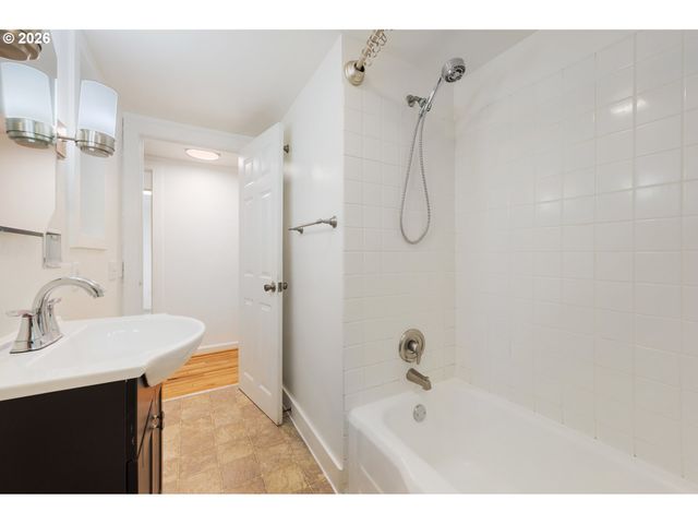 865 W 28TH Ave, Eugene, OR 97405