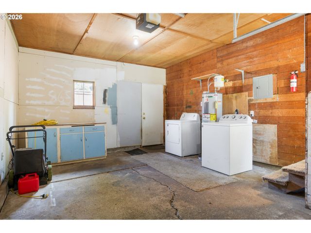 865 W 28TH Ave, Eugene, OR 97405