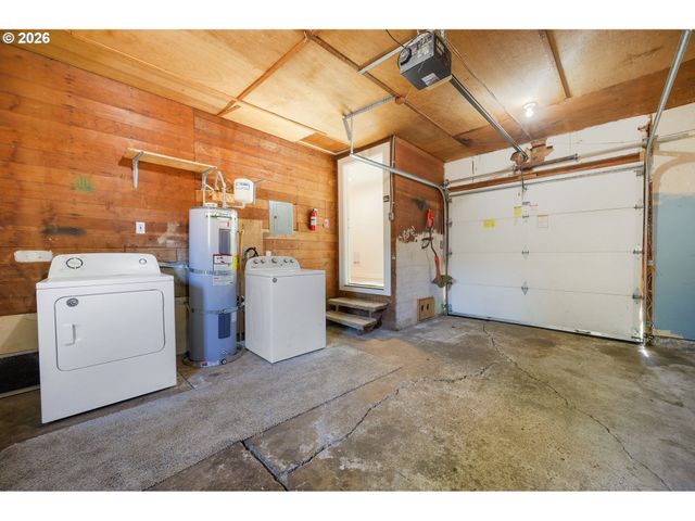 865 W 28TH Ave, Eugene, OR 97405