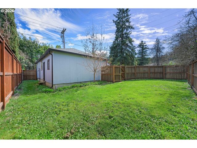 865 W 28TH Ave, Eugene, OR 97405