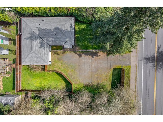 865 W 28TH Ave, Eugene, OR 97405