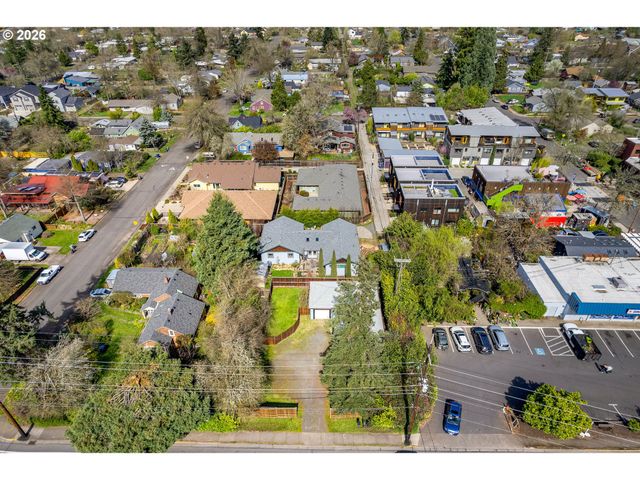 865 W 28TH Ave, Eugene, OR 97405