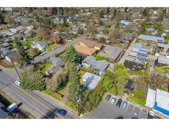 865 W 28TH Ave, Eugene, OR 97405