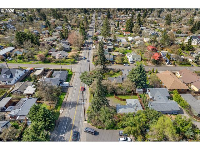 865 W 28TH Ave, Eugene, OR 97405