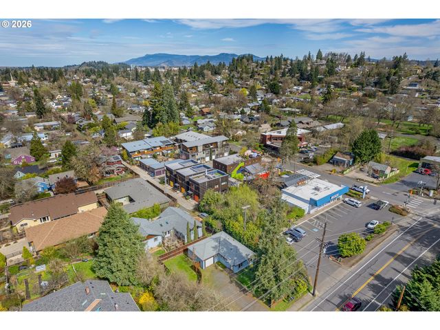 865 W 28TH Ave, Eugene, OR 97405