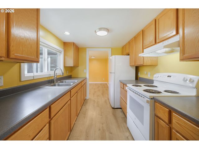 865 W 28TH Ave, Eugene, OR 97405