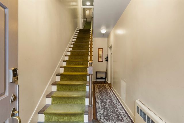 92 Chestnut St, Boston, MA 02108