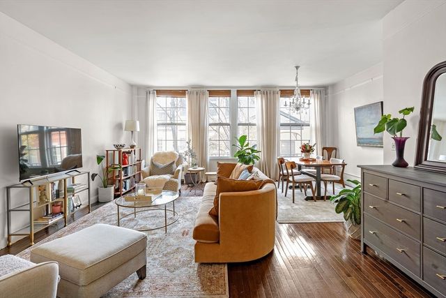 92 Chestnut St, Boston, MA 02108