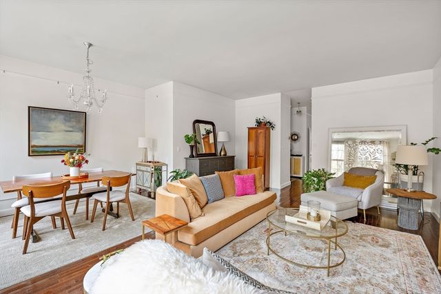 92 Chestnut St, Boston, MA 02108