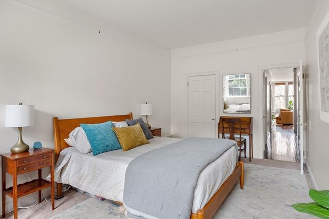 92 Chestnut St, Boston, MA 02108