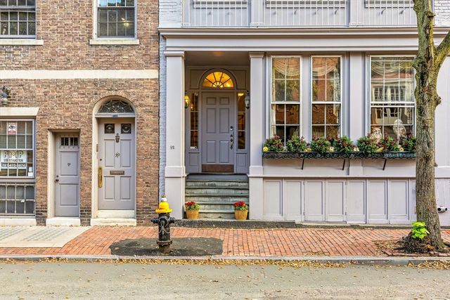 92 Chestnut St, Boston, MA 02108